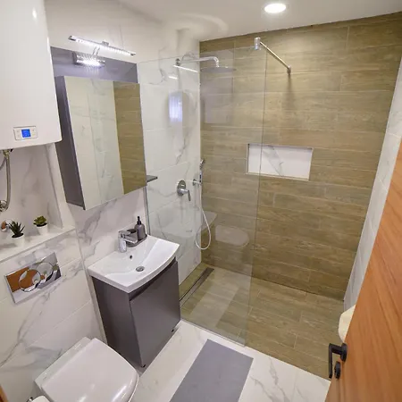 Appartement Filipovic 2 *